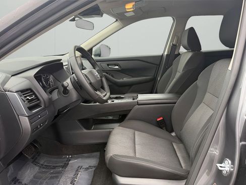 Used 2025 Nissan Rogue SV FWD image 8