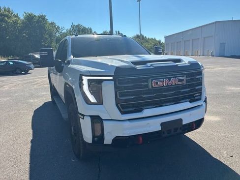 Used 2024 GMC Sierra 2500 AT4 w/ Technology Package AWD/4WD image 5