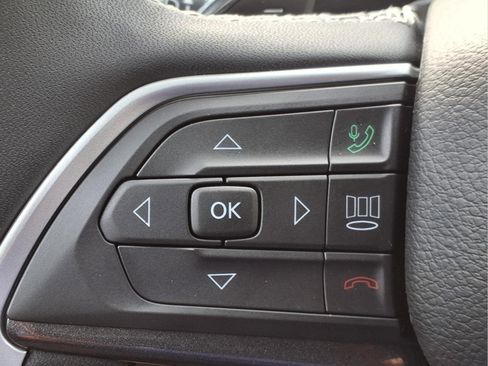 Used 2023 Jeep Grand Cherokee Altitude RWD image 16