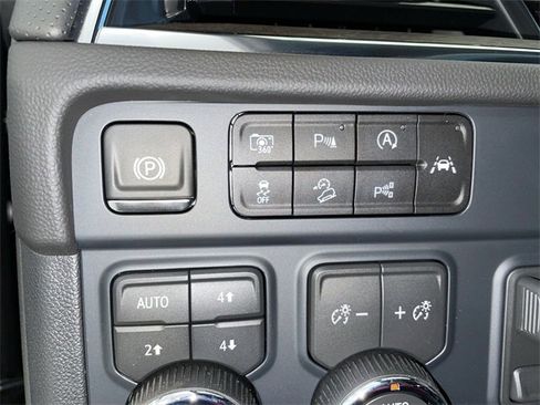 New 2026 Chevrolet Suburban High Country image 34