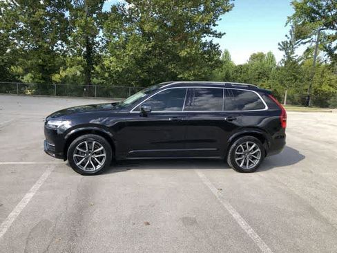 Used 2019 Volvo XC90 T5 Momentum w/ Protection Package Premier FWD image 3