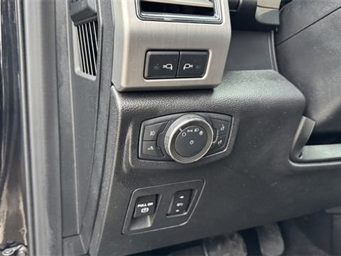 Used 2019 Ford F150 Platinum w/ Equipment Group 701A Luxury image 19