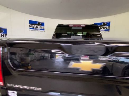 Used 2024 Chevrolet Silverado 2500 LTZ w/ LTZ Convenience Package AWD/4WD image 9