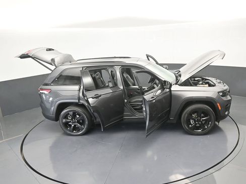 Used 2023 Jeep Grand Cherokee Altitude image 74