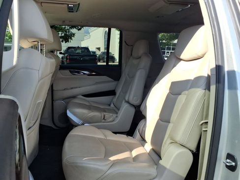Used 2016 Cadillac Escalade ESV Premium AWD/4WD image 19