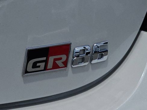 Used 2025 Toyota GR86 Premium RWD image 29