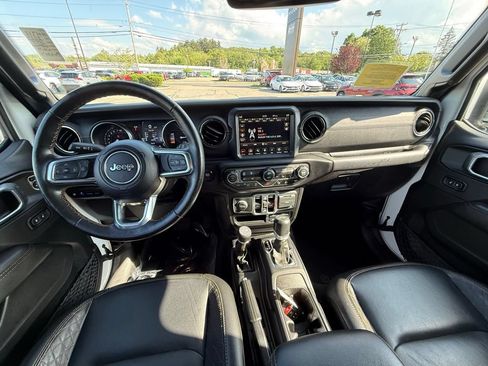 Used 2023 Jeep Wrangler Unlimited Sahara AWD/4WD image 13