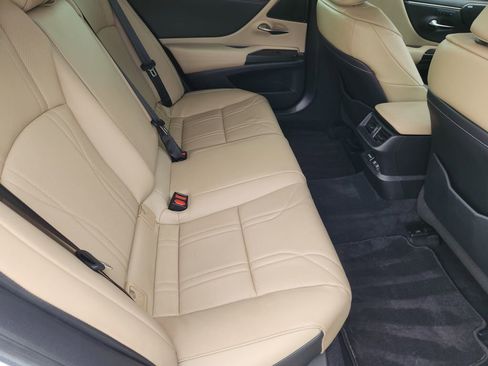 Used 2019 Lexus ES 350 Ultra Luxury w/ Accessory Package 2 FWD image 31