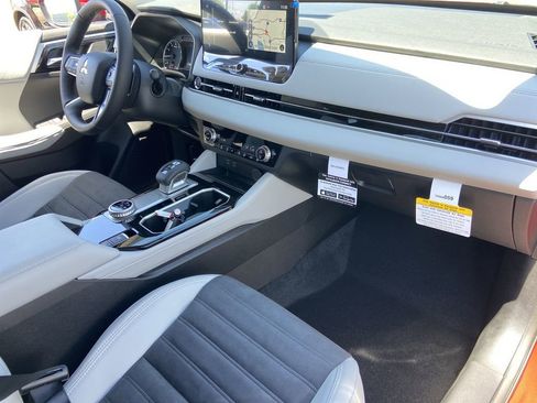 New 2026 Mitsubishi Outlander SE FWD image 25