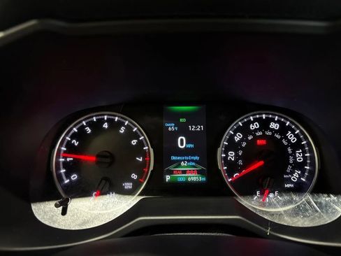 Used 2021 Toyota RAV4 LE image 10