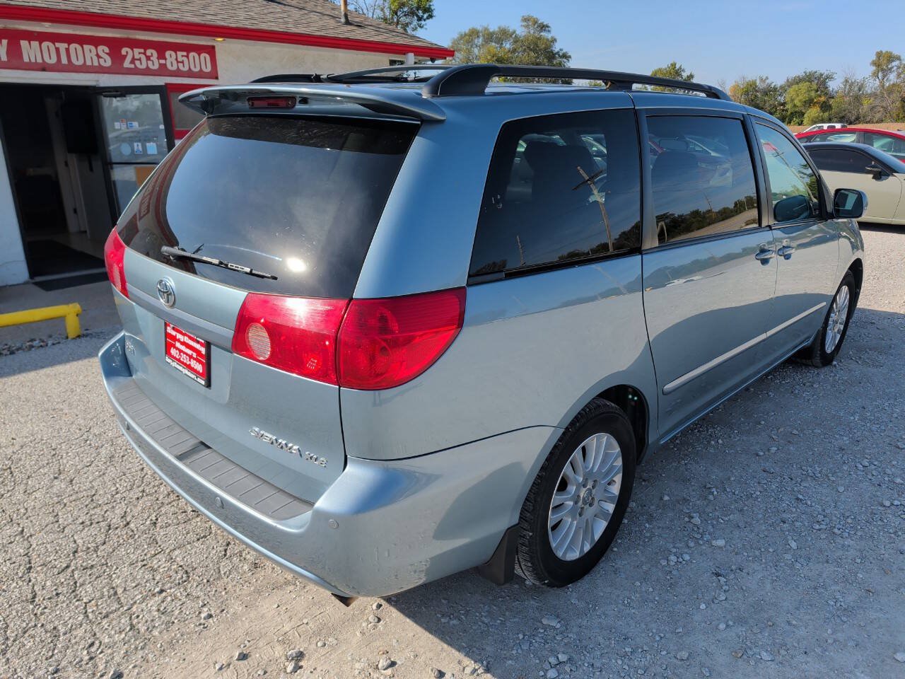 Used 2009 Toyota Sienna XLE FWD image 3