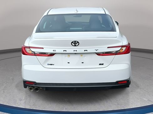 Used 2025 Toyota Camry SE image 6