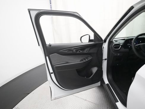 Used 2025 Chevrolet TrailBlazer LT image 27