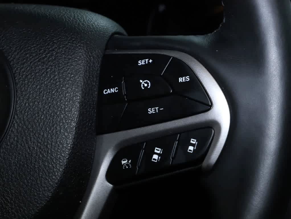 Used 2018 Jeep Grand Cherokee Limited AWD/4WD image 25