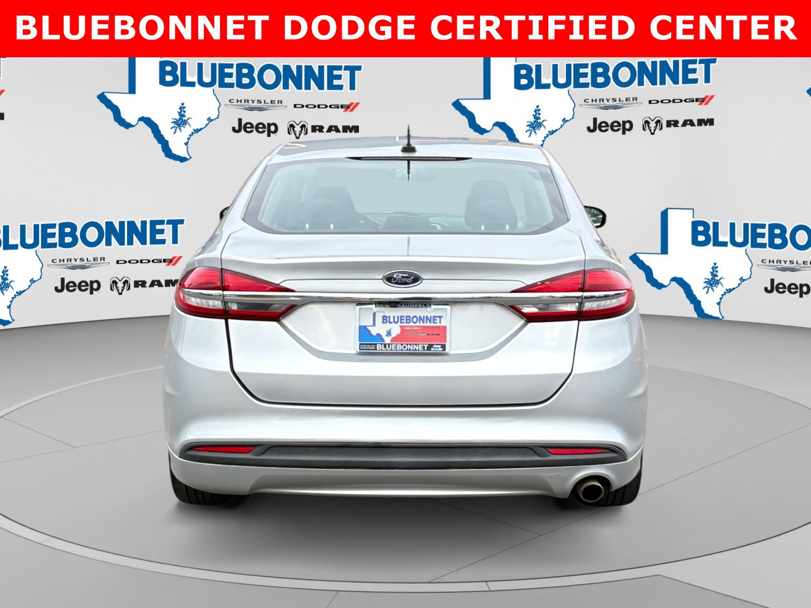 Used 2017 Ford Fusion SE FWD image 6
