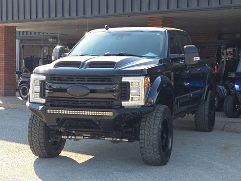 Used 2019 Ford F250 Lariat w/ Lariat Ultimate Package image 3