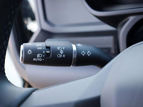 New 2026 Land Rover Defender 110 X-Dynamic SE image 33