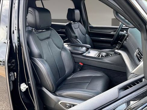 Used 2024 Jeep Wagoneer Series II w/ Flexible Seating Group RWD image 7