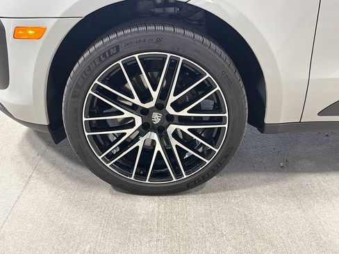 Certified 2026 Porsche Macan AWD/4WD image 41