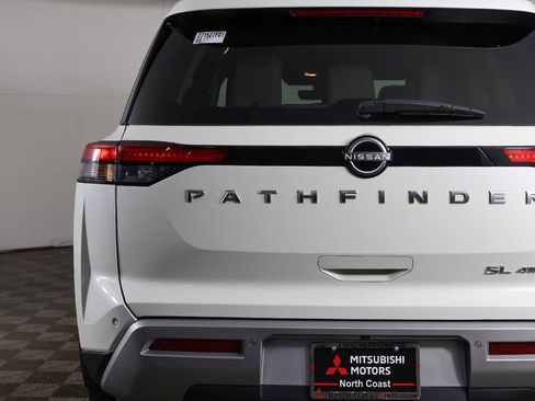 Used 2023 Nissan Pathfinder SL AWD/4WD image 16