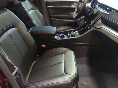 New 2025 Jeep Grand Cherokee Limited image 19