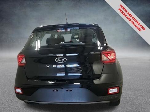 Used 2025 Hyundai Venue SEL image 17