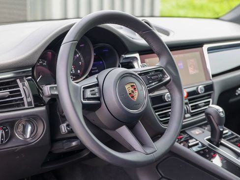 Certified 2026 Porsche Macan AWD/4WD image 33