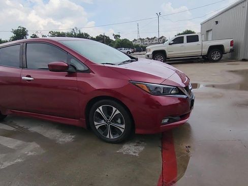 Used 2022 Nissan Leaf SV FWD image 2