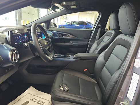 Used 2025 Chevrolet Equinox EV LT w/ Convenience Package FWD image 5