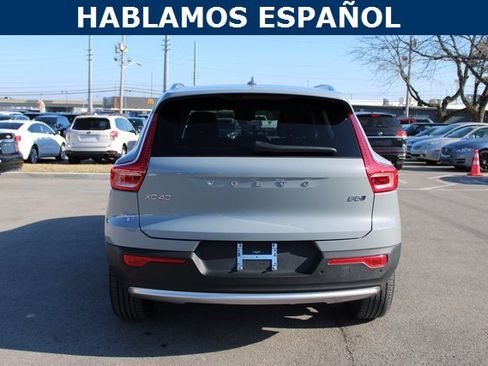 Used 2025 Volvo XC40 B5 Plus image 4