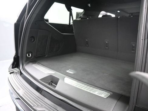 Used 2026 Chevrolet Suburban Premier RWD image 17