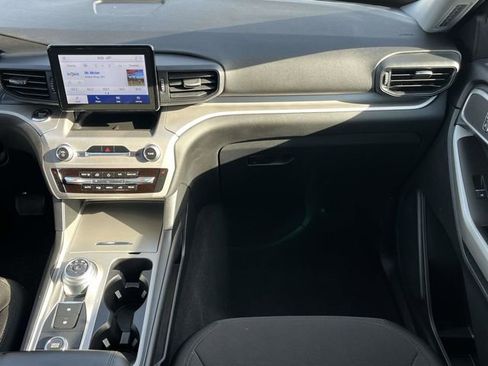 Used 2022 Ford Explorer XLT AWD/4WD image 19