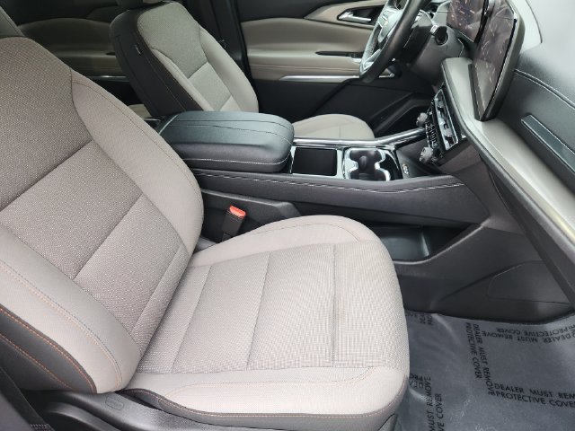 Used 2026 Chevrolet Traverse LT w/ Driver Confidence Package FWD image 15