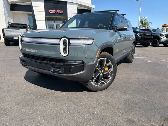 Used 2025 Rivian R1S Premium Dual AWD/4WD image 1