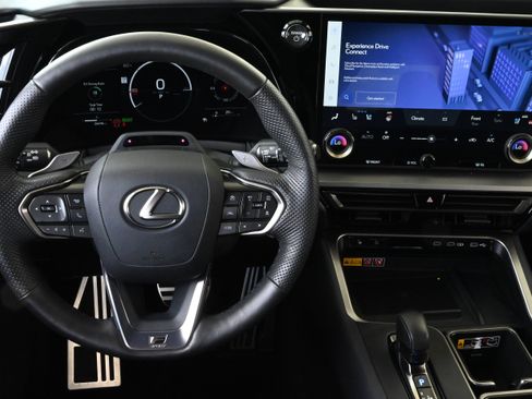 Used 2025 Lexus TX 500h AWD w/ Technology Package image 17