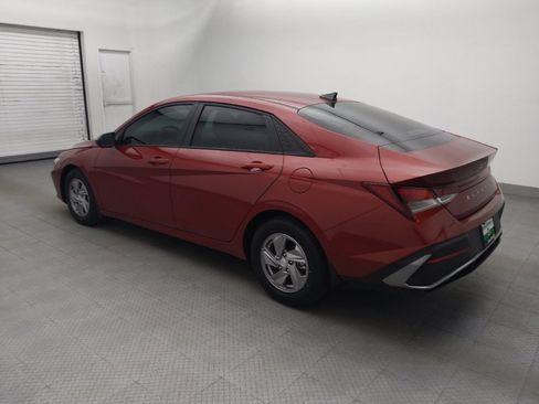 Used 2025 Hyundai Elantra SE FWD image 3
