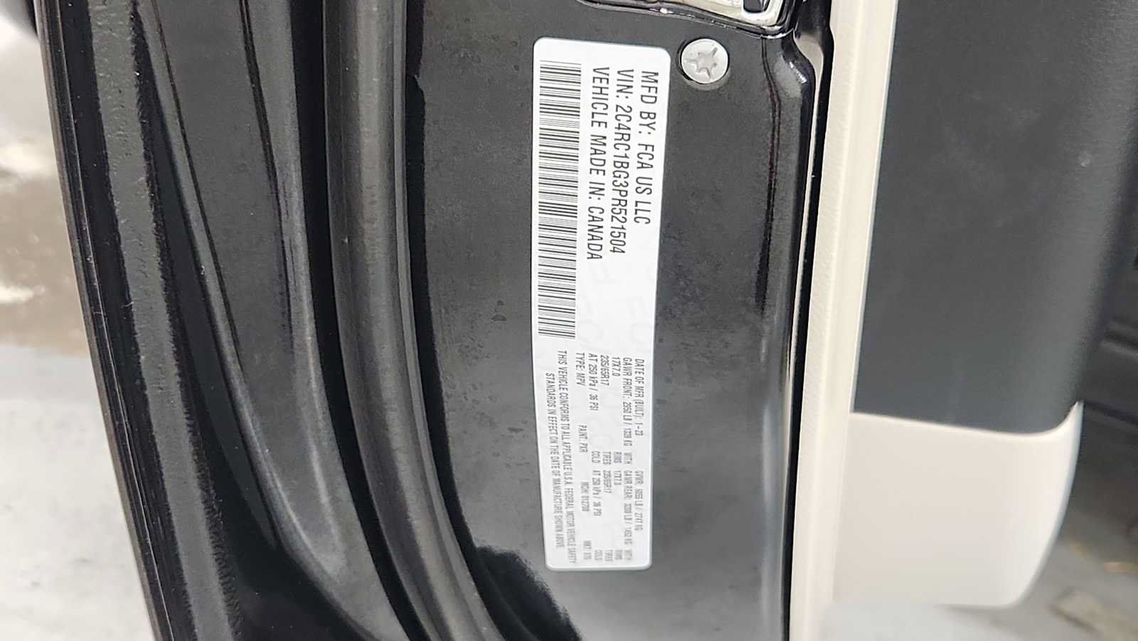 Used 2023 Chrysler Pacifica Touring-L FWD image 11