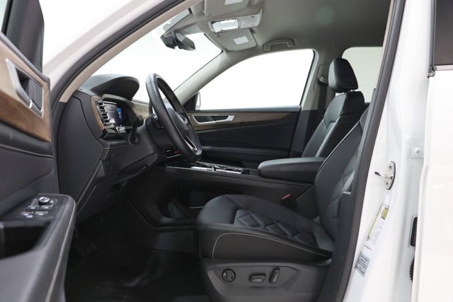 Used 2025 Volkswagen Atlas SE AWD/4WD image 17