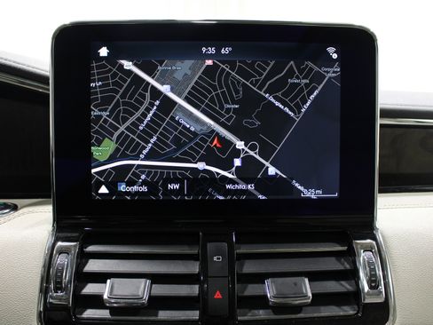 Used 2019 Lincoln Navigator Reserve image 14