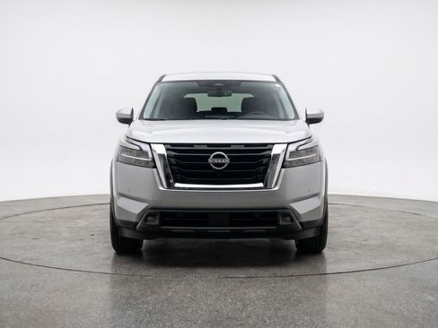 Used 2025 Nissan Pathfinder SV image 2