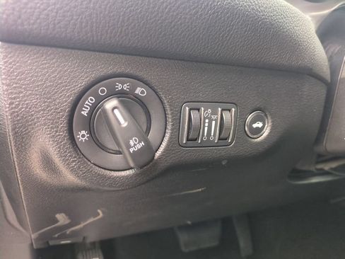 Used 2022 Dodge Challenger GT RWD image 32