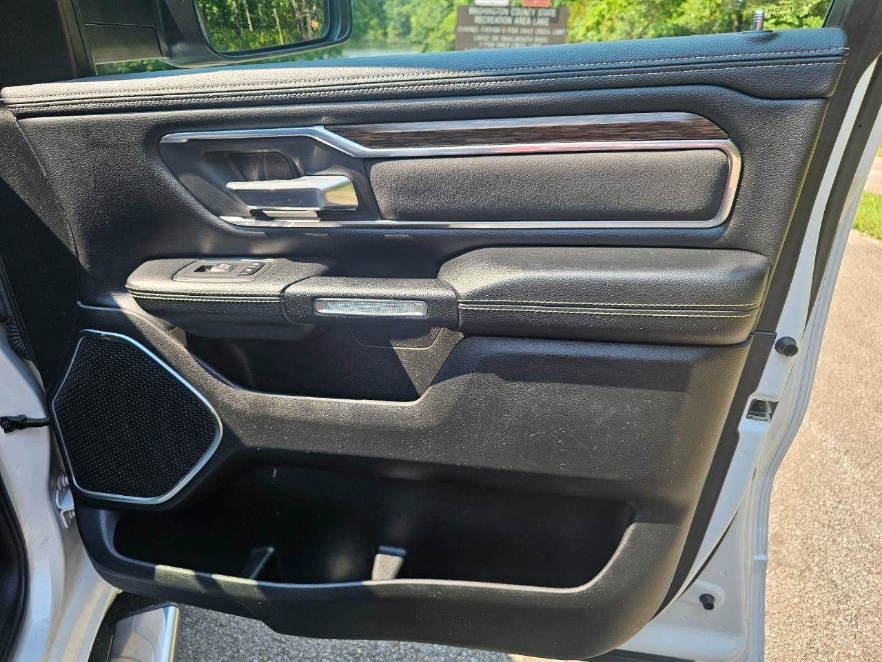 Used 2019 RAM 1500 Laramie AWD/4WD image 15
