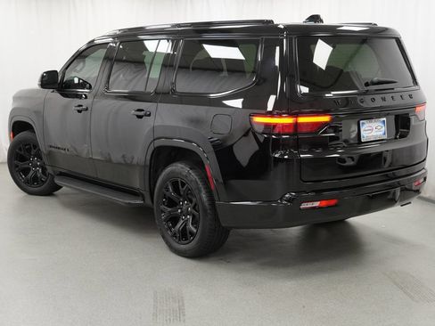 Used 2024 Jeep Wagoneer Series II AWD/4WD image 5