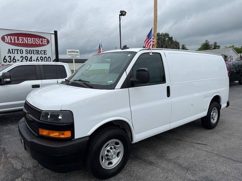 Used 2022 Chevrolet Express 2500 w/ Driver Convenience Package RWD image 2