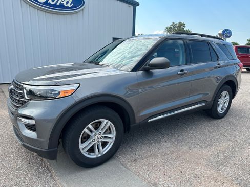 Used 2024 Ford Explorer XLT w/ Equipment Group 202A AWD/4WD image 1