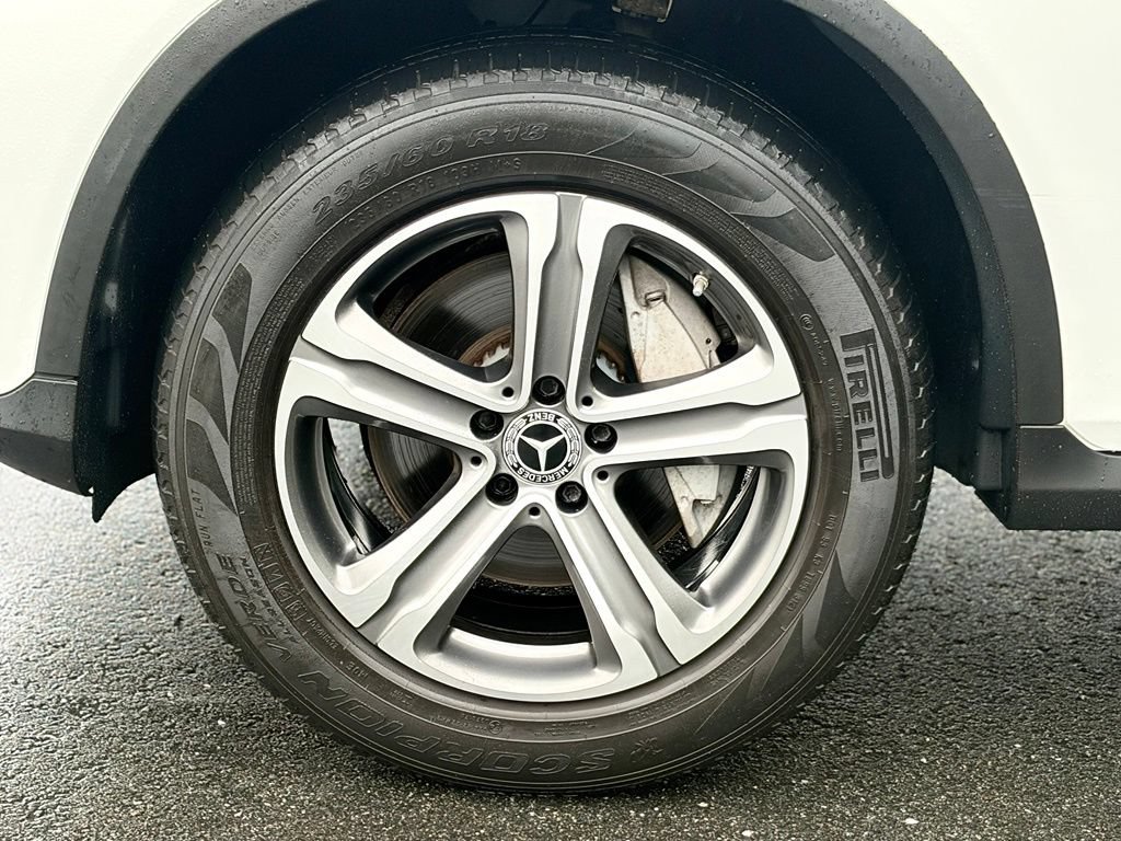 Used 2019 Mercedes-Benz GLC 300 4MATIC image 2