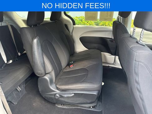 Used 2018 Chrysler Pacifica L FWD image 8
