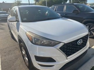 Used 2019 Hyundai Tucson SE video 1