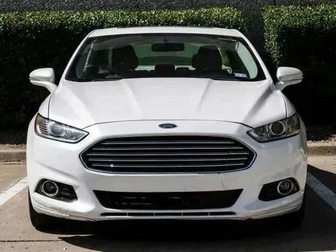 Used 2016 Ford Fusion SE w/ Equipment Group 502A image 8