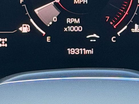 Used 2025 GMC Yukon Elevation AWD/4WD image 19